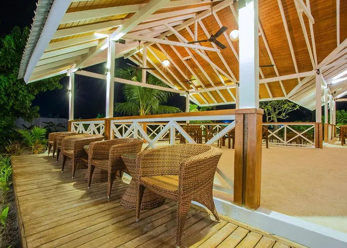 Beach Hotel Guraidhoo